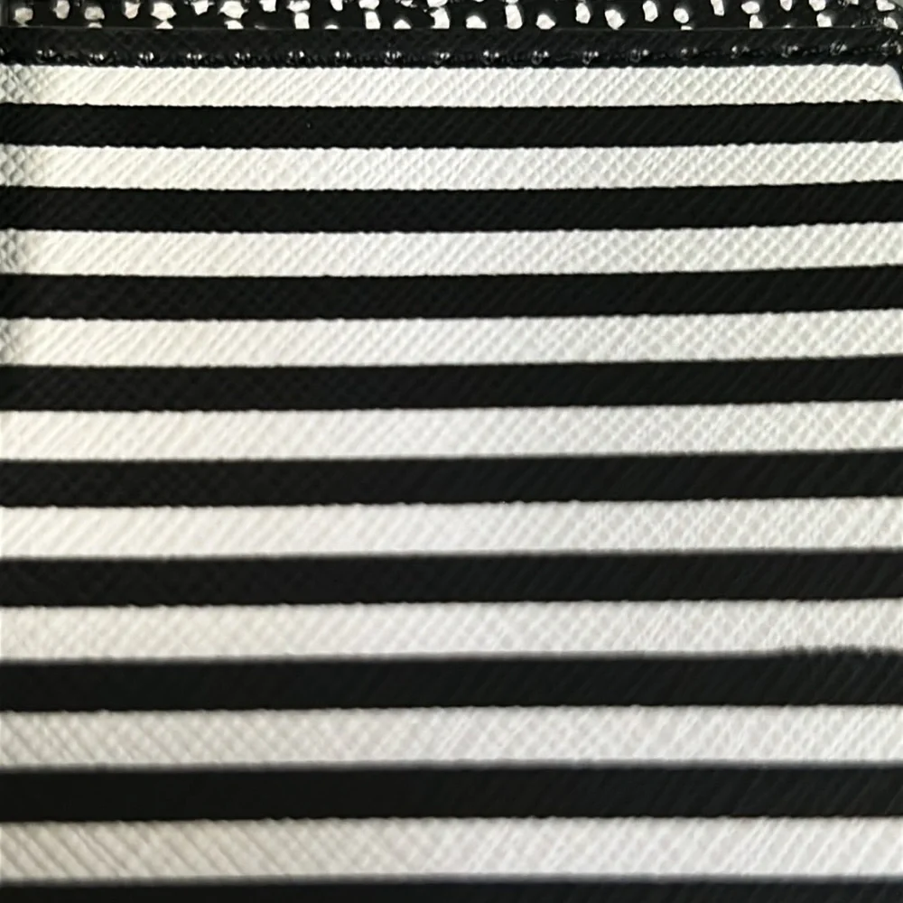 Stella & Dot Madison Tech Black White Patterned Zip Close Wristlet Wallet EUC